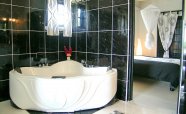 Bathroom-%2526-Jacuzzi